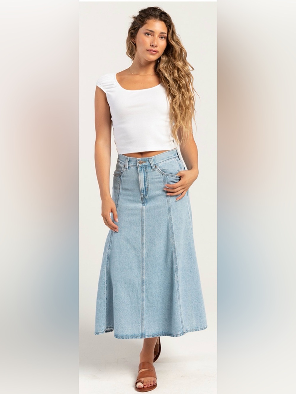Levi’s Denim Fit and Flare Skirt multiple sizes NWT - Picture 2 of 9